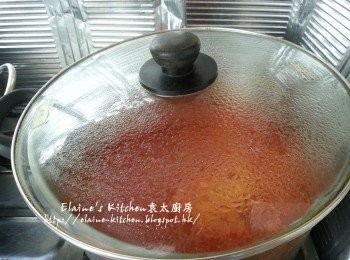 step4: 拌勻後用中火煮滾 , 再轉慢火煮1小時 (期間需不停攪拌茄醬以防黏底)