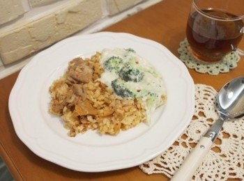 step10: 純天然的光泉鮮乳真是<span class="group_2">白醬</span>的好朋友呀~香濃又好吃!!在吃上一口<span class="group_1">泡菜燉飯</span>~~香辣的味道真是讓人上癮!!相信這道<span class="group_2">白醬</span>電鍋<span class="group_1">泡菜燉飯</span>大人小孩都會愛上呢:)