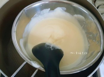 step1: 將白巧克力隔水加熱融化
