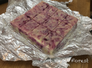 step18: 將完全放涼的布朗尼切成小塊享用.