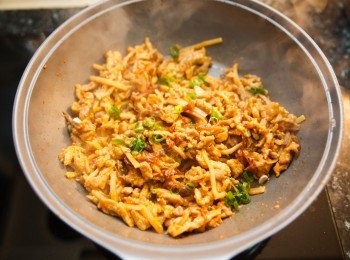 step6: 起鍋前在灑上少許的蔥花就完成了喔。