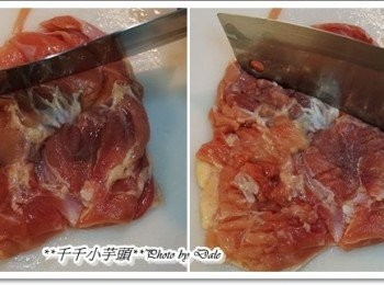 step2: 將去骨雞腿肉較厚的肉劃切斷筋，再用刀背稍微剁一下