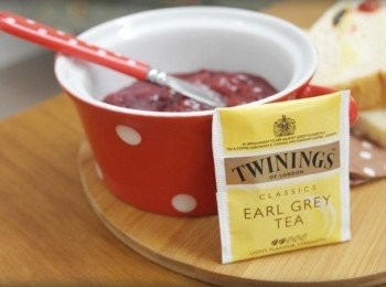 step2: 有了手工草莓果醬後~~ 只要準備一個紅茶茶包就差不多囉!!! 我是用Twinings伯爵紅茶:)