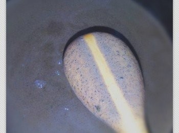 step5: 用木匙測試，如果能在木匙上畫出一道直紋，就可以熄火了！