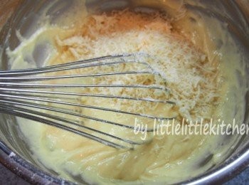 step4: 最後下菜油和芝士碎