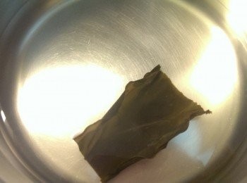 step2: 昆布放入水中