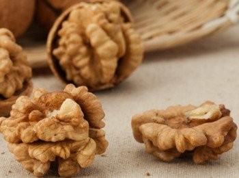 step2: 然後再用150度烤箱烤香(用微波爐或鍋炒也可以)。