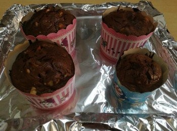 step3: 榛果可可醬和蛋液攪拌好，再倒進粉類內，拌勻。