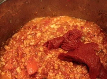 step8: 加入適量番茄糊