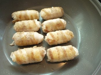 step6: 肉捲下鍋煎至金黃