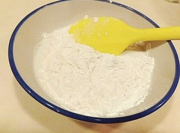 step1: 將材料A全部放入碗內攪拌均勻