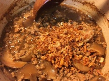 step8: 最後加入1/2湯匙蔥油、2-3湯匙紅蔥酥攪勻便可