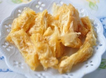 step2: 炸豆皮切成細長片狀