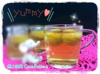 step4: 於杯中放入梅梨, 再倒入梅酒啫喱, 冷藏一晚或凝固即可。