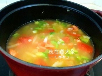 step3: 加入約600ml 水，水滾後加蓋煮20分鐘