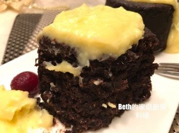 step7: 加上Lemon Curd 丶水果，布丁體非常濕潤綿密，果香四溢