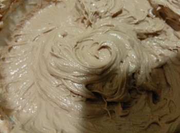 step3: Cream cheese+糖打至松发，加入巧克力酱拌匀备用。