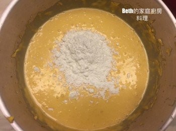 step6: 加入麵粉拌勻