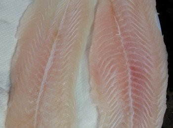 step1: 急凍龍脷柳解凍洗淨後用廚房紙索乾水份