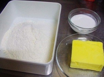 step1: 先準備好派皮所需材料