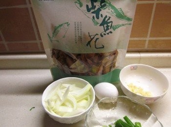 step1: 材料備齊,洋蔥切絲