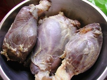 step1: 牛腱洗淨
汆燙後再洗淨