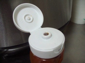 step9: 另外實際使用後自己非常喜歡它的瓶身設計ˊ 除了質感好也相當貼心ˊ好拿ˊ好握ˊ好使用 尤其瓶口使用後不會搞的髒兮兮哦ˊ真的完全不留痕跡耶。 推薦給大家ˊ真的是口感天然滋味也相當不錯的<span class="group_3">調味</span>料哦~