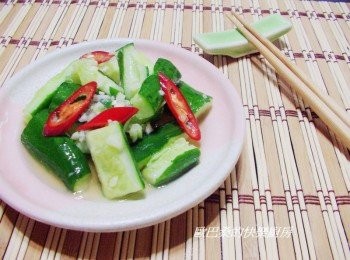 step6: 簡單輕鬆就完成清脆爽口又入味的涼拌小黃瓜囉。