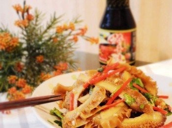 step7: 穀盛壽喜燒本身即含醬油ˊ米味霖ˊ糖ˊ昆布ˊ柴魚...等 所以味道已經很有層次ˊ不需再一堆瓶瓶罐罐ˊ 簡單即可享用美妙風味喔。