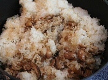 step3: 將煮好的糯米放入肉燥醬中