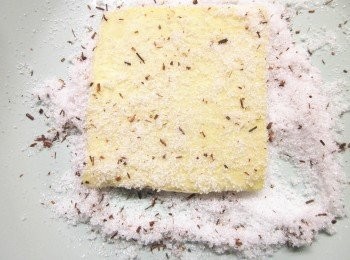 step3: 將起酥皮兩面沾上作法2