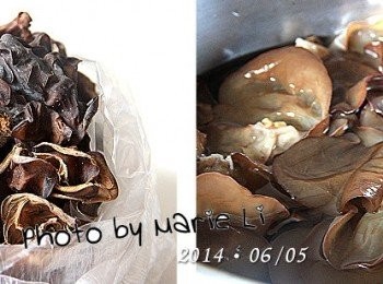 step1: 乾燥的黑木耳先用熱水浸泡一個小時
充份洗淨後再以冷水浸泡一個晚上

※ 其實不需泡這麼久啦
我是因為等果汁機買回來才多泡了一晚
不過中間有洗淨換水
用這樣的方式泡出來的木耳會脆脆的
若要泡得像市售的膨脹軟軟的
聽說要燒開水加進蘇打粉泡兩個小時
做《黑木耳露》其實脆脆的口感還不錯~ ^_^

若是濕的新鮮木耳可以直接洗淨就能使用了‧‧‧