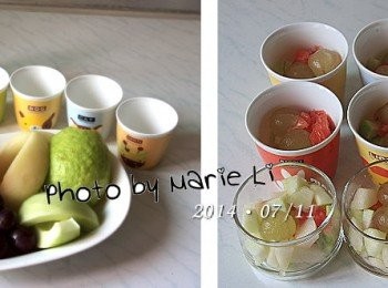 step2: 準備了我那可愛的動物杯
將水果一一削皮、去籽、切成小丁塊
然後美個杯子裡都放進各種水果
還有去皮去籽後的整顆葡萄果肉
可以增添視覺上的美味