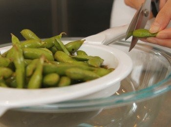 step6: 開大火放入鹽及八角烚熟關火描起