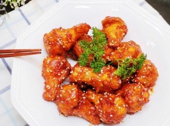 step6: 6.香辣夠味的韓式炸雞就完成囉。