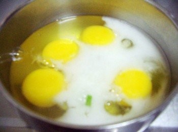 step4: 雞蛋用<span class="group_2">調味A</span>打散拌勻