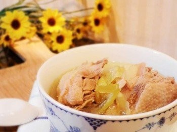 step5: 這是道不需什麼技巧就能快速完成的湯類料理ˊ 不管是酸菜或鴨肉就是依喜好口感決定用量和烹煮時間 酸菜天然醃漬後的風味ˊ簡單輕鬆就能帶出湯品特色。