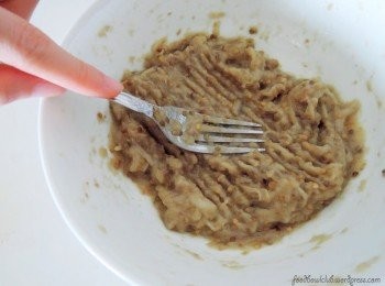 step4: 用叉子攪爛至順滑的茄子泥。