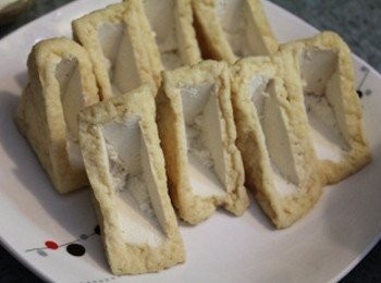 step1: 油豆腐用刀子把中間挖空