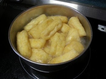 step1: 豆腐卜用滾水出水2分鐘去肥