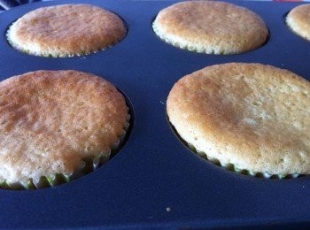 step6: 預熱烤箱20分鐘，把麵糊送進烤箱25分鐘左右即可。