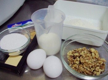 step1: 先準備好所需<span class="group_1">材料</span>ˊ低粉ˊ泡打粉先過篩ˊ核桃可先炒香或烤香ˊ放涼備用