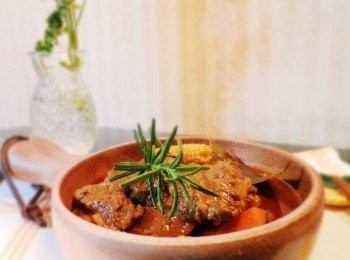 step8: 湯汁酸甜順口非常開胃下飯ˊ牛肉軟嫩適中也十分可口ˊ 不管大人小朋友都非常喜歡喔~ 喜歡的趕緊動手試試看。 現在是吃火鍋季節ˊ偶爾運用方便高湯ˊ 變化一下不同口感ˊ挺不錯的....一般超市賣場就可以買到囉。