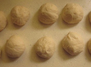 step5: 將<span class="group_2">麵團</span>分割成10份