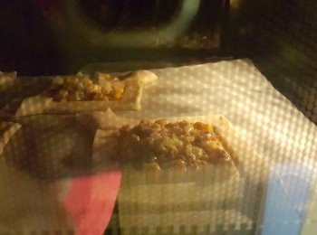 step9: 180度預熱焗爐，將青醬叉燒酥放入爐中焗18分鐘即可。