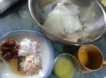 step2: 用醃鮮魷料醃30分鐘以上