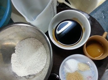step2: 準備好茨汁料:
馬蹄粉5湯匙用4安士水開勻,素雞粉用8杯水煮溶(1杯水8安士)
