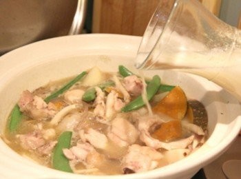 step3: 倒入豆漿加味噌調味後即完成。