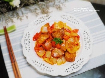 step5: 5.開胃下飯 醋燒魚片就能上桌品嚐囉。

不喜歡白醋可用喜歡果醋或檸檬汁取代，
<span class="group_3">調味</span>比例不局限，可依自家喜好自行調整~