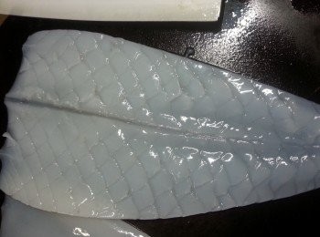 step1: 鮮魷洗淨去衣,斜切十字紋